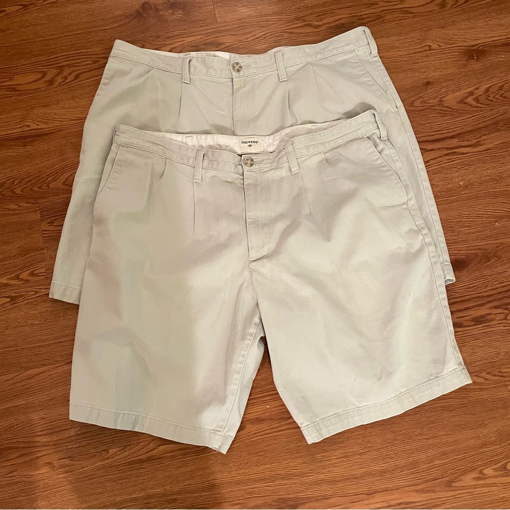 Dockers Shorts Men’s Size 40‎ Lot Of 2 Khaki Pleated Front